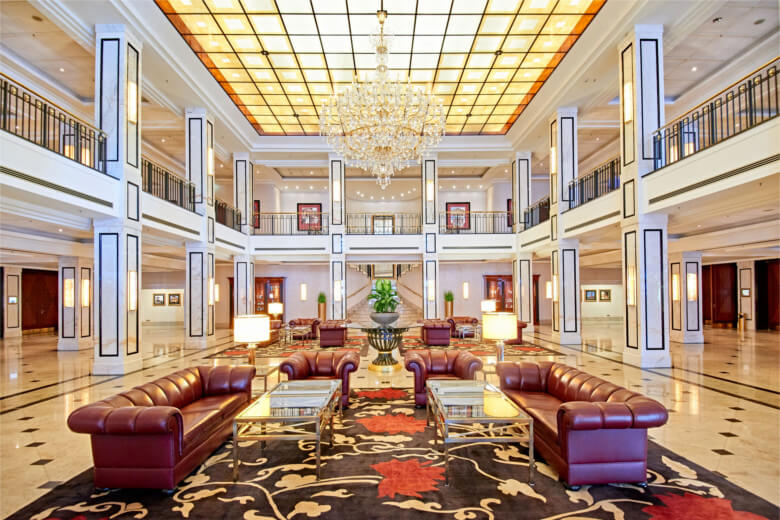 Maritim Hotel Berlin: Blick in die luxuriöse Lobby