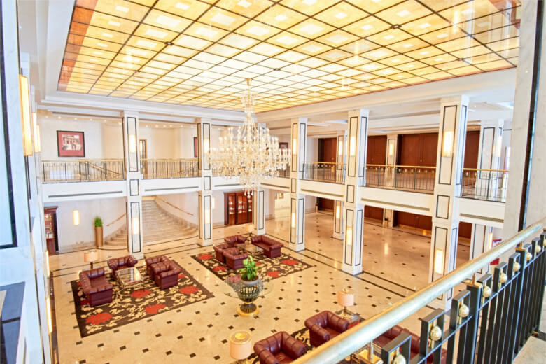 Maritim Hotel Berlin: Blick in die Lobby